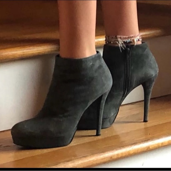 STUART WEITZMAN DELPHINE BOOTIES SZ 8 - Picture 1 of 4